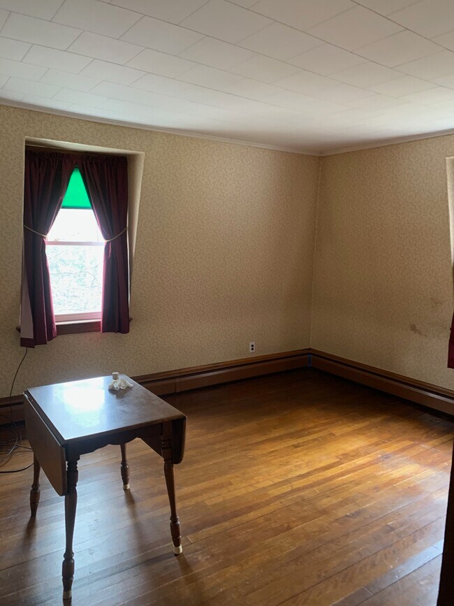 Building Photo - 472 Marlboro St