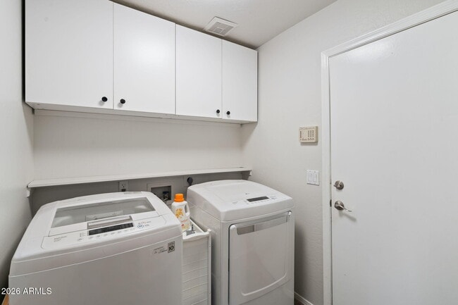 Building Photo - 523 W Kelton Ln