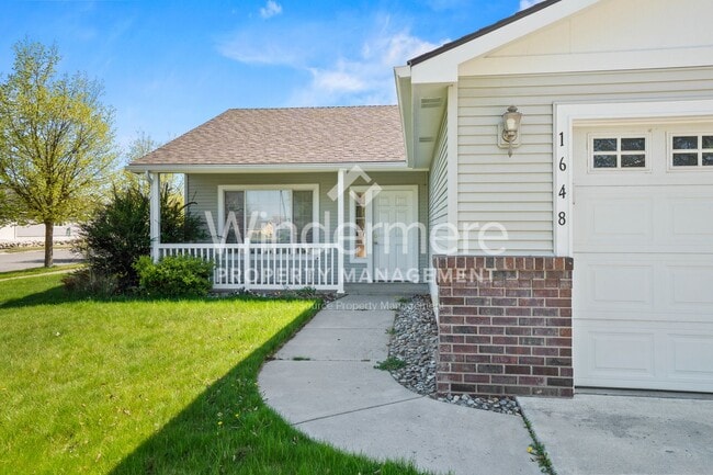 Building Photo - *Coming Soon* 3 Bedroom 2 Bath Home In North Spokane