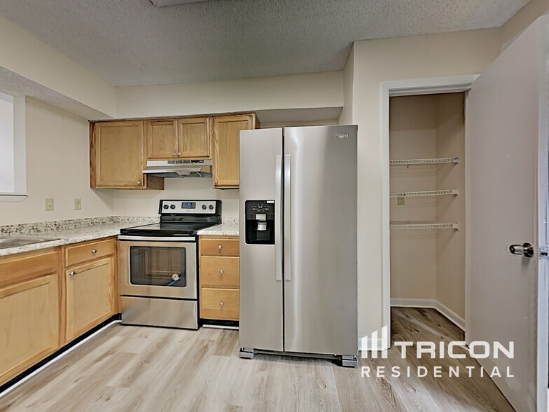 Building Photo - 9004 Derrickson Dr