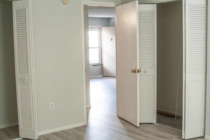 Building Photo - 4210 Ironwood Cir