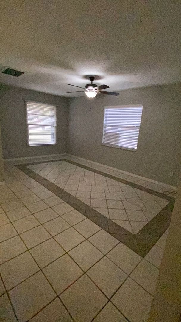 Building Photo - 3 Bedroom 2 Bath Duplex in Winter Park For RENT!