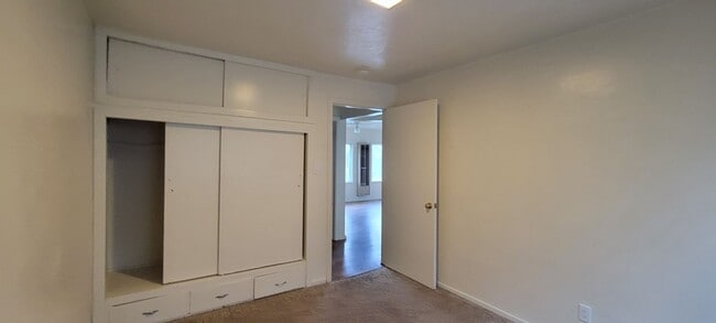 Building Photo - Westside 2 Bedroom 1 Bath House