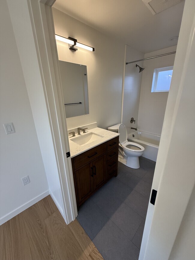 Building Photo - 1212 Chanticleer Ave