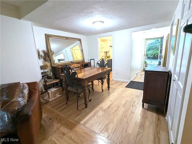 Building Photo - 14 E Carriage Dr