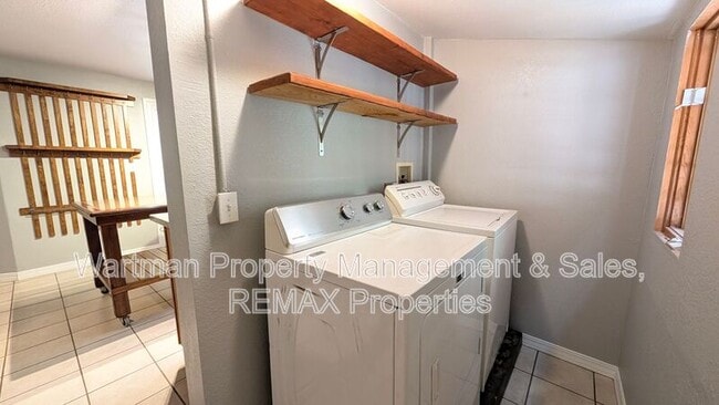 Building Photo - 202 Cheyenne Blvd