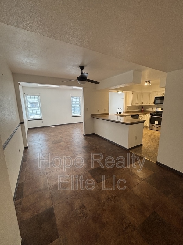 Building Photo - 2079 Sussex Ln