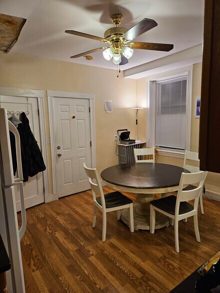 Building Photo - 4354 Washington St