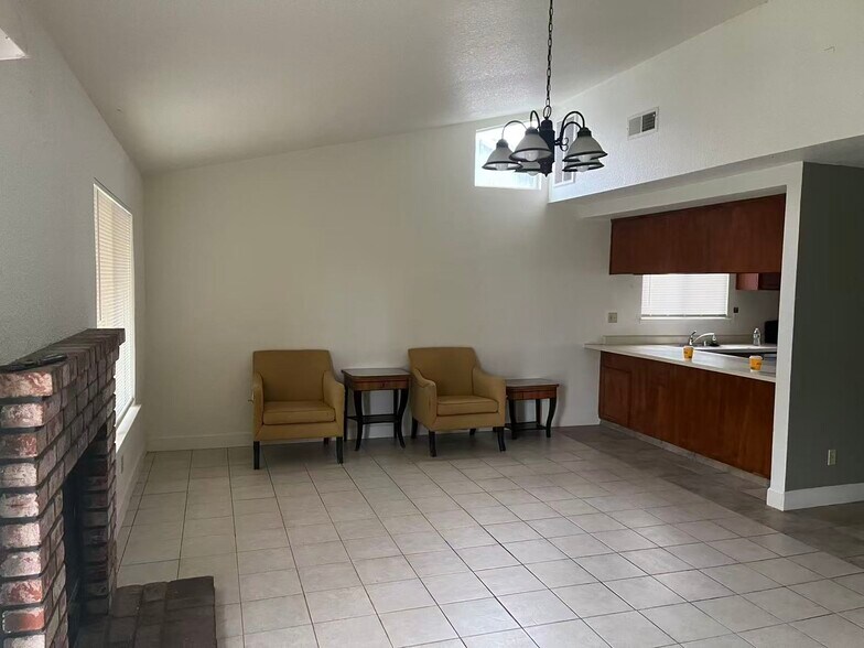 Building Photo - 2825 Woodland Ave