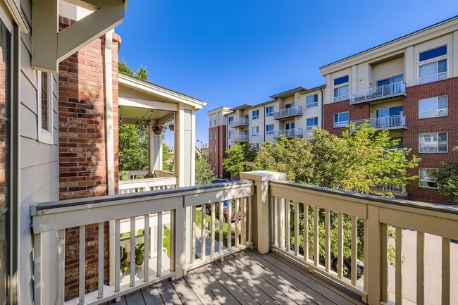 Building Photo - Evolve Real Estate: Available Immediately!...