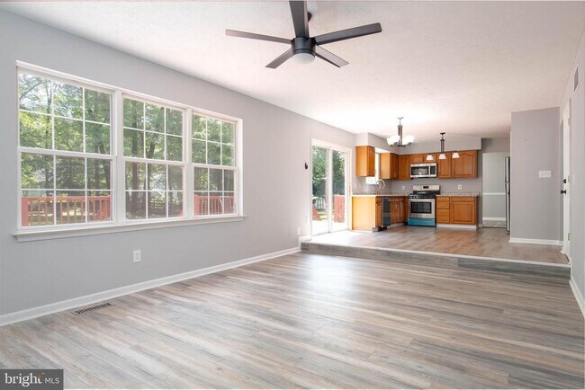 Building Photo - 11 Poplar Grove Ave