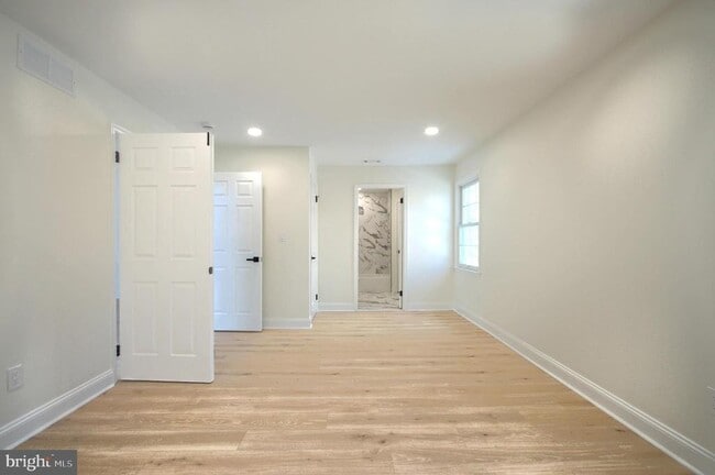 Building Photo - 1326 Chanticleer