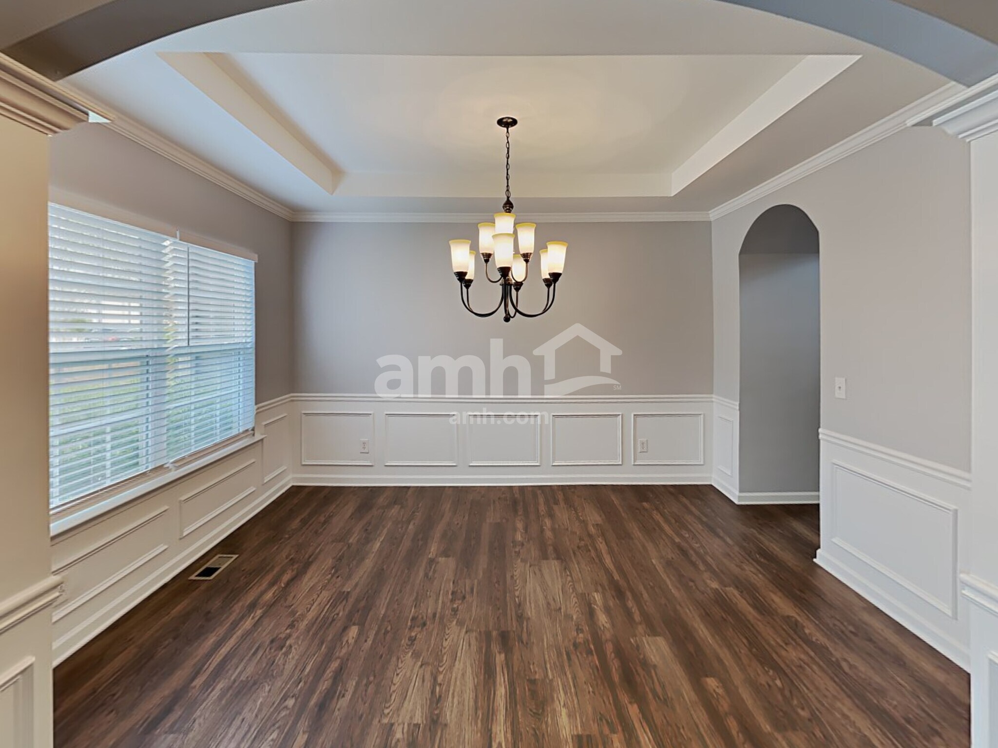 Building Photo - 633 Lincolnwood Ln
