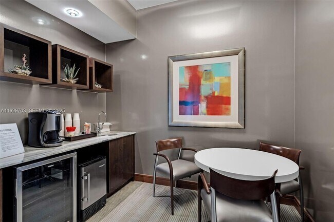 Building Photo - 2831 N Ocean Blvd