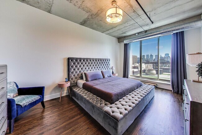 Building Photo - 6 S Laflin St