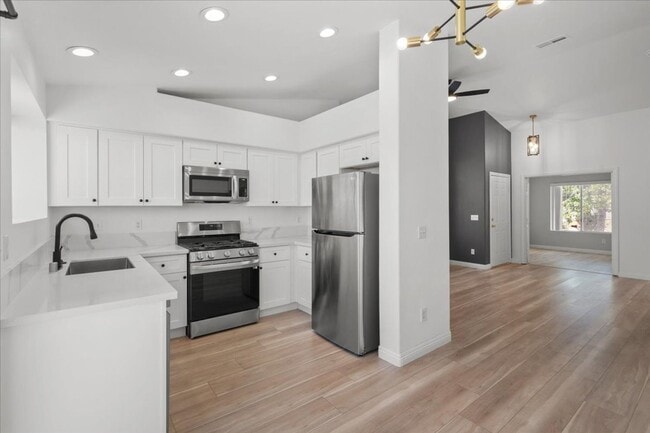 Building Photo - 9736 Double Rock Dr