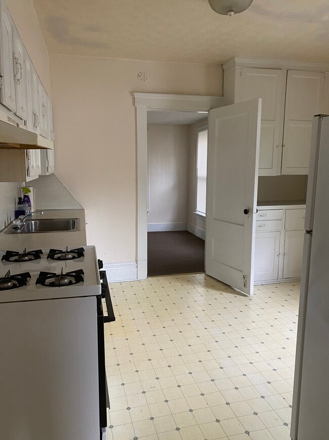 suite#2 kitchen - (floors being updated) - 249 8th St