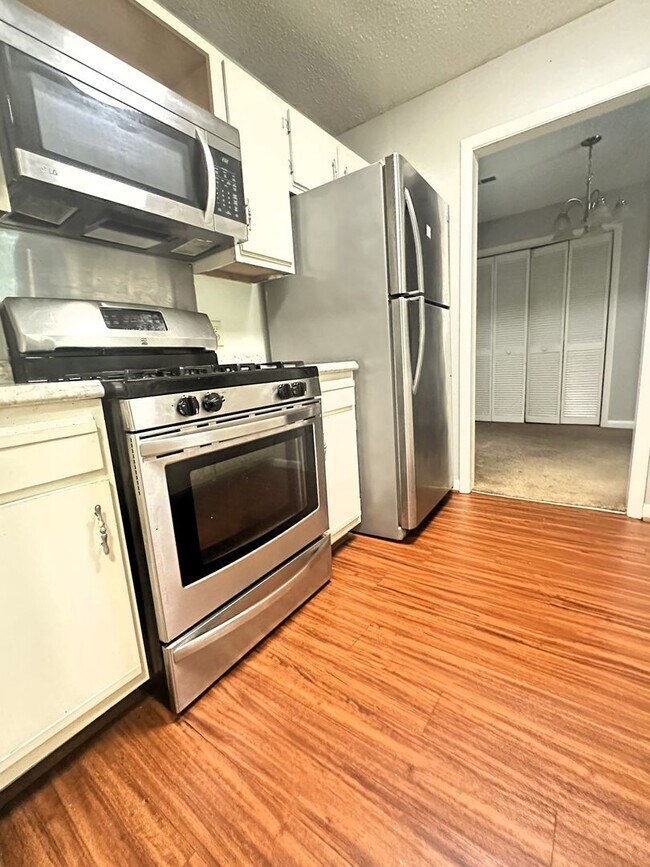 Building Photo - Sweetbriar Condos in North Raleigh - 2 bed...