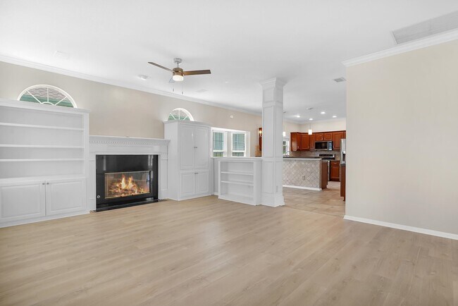 Building Photo - 506 Lakeway Dr
