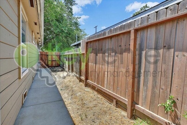 Building Photo - 2313 Piercy Way