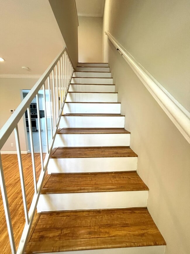 Building Photo - 1967 Plaza del Amo Plz