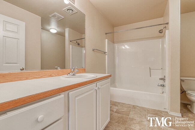 Building Photo - 2br/2ba single level condo with garage & W/D near Nike / Intel / St. Vincent Hospital