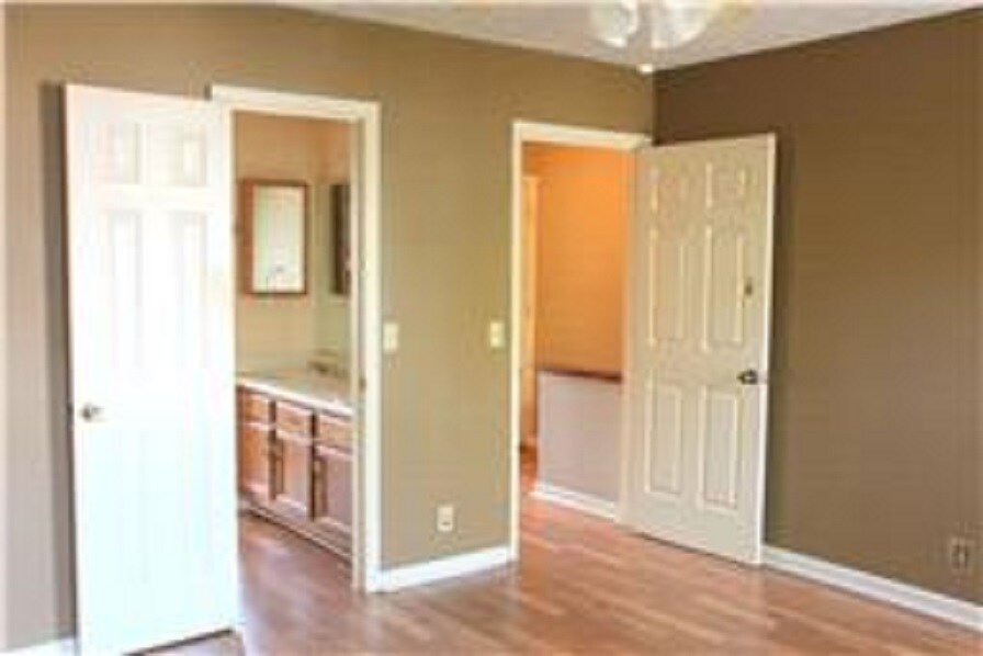 Building Photo - 472 Claircrest Dr