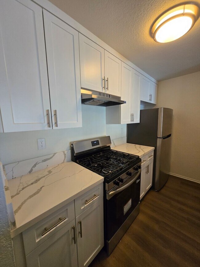 Building Photo - Beautiful 1 bedroom 1 bath Apartment