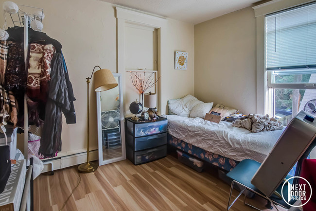 Room 1 - 931 Greenwood Ave