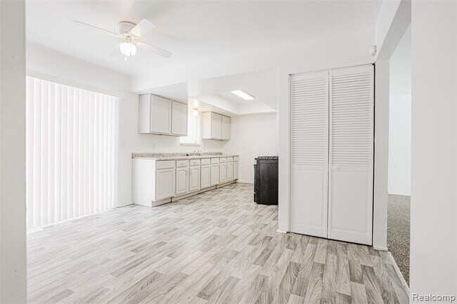 Building Photo - 6627 Orange Ln