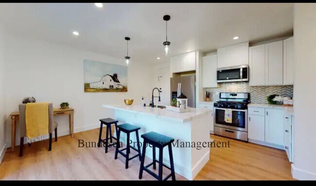 Building Photo - 1-Bed in Petaluma – All Utilities Included