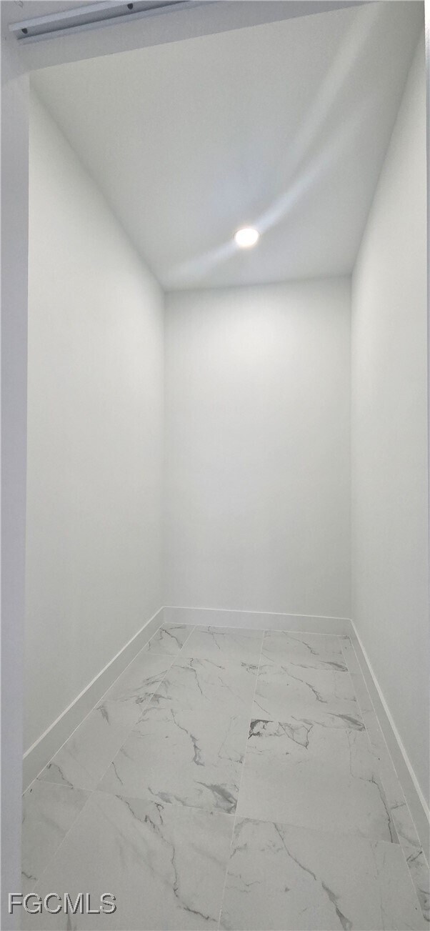 Building Photo - 1631 NE 34th St