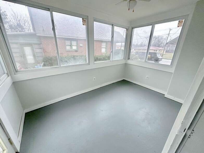 Building Photo - 420 W Chestnut Ave