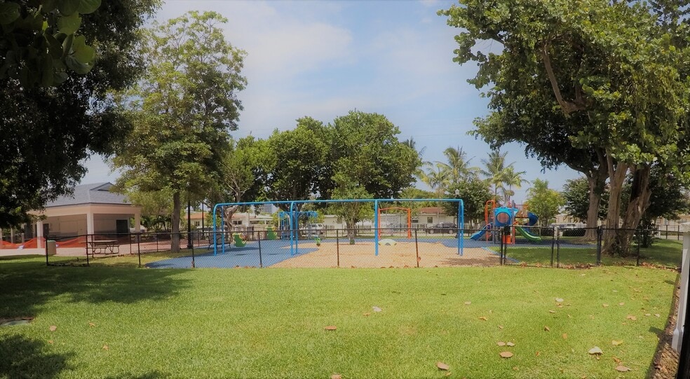 Steps to the Park - 744 85th St