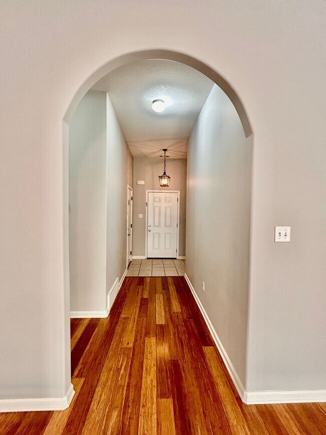 Building Photo - Charming newly renovated Home in Cordova, TN