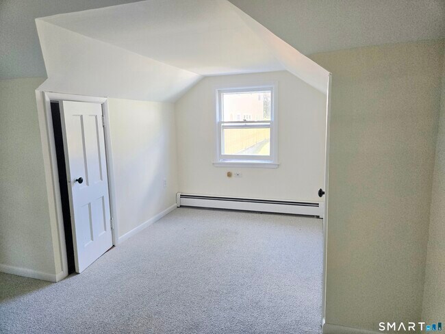 Building Photo - 1034 Prospect Ave