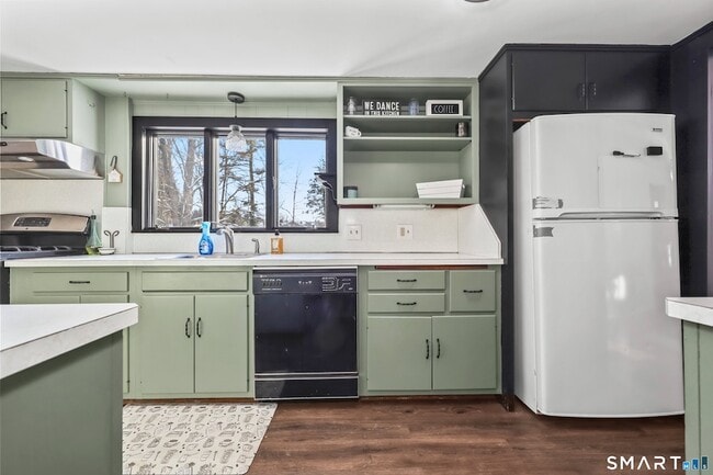 Building Photo - 62 Church St