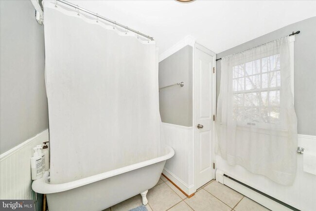 Building Photo - 313 N Market St