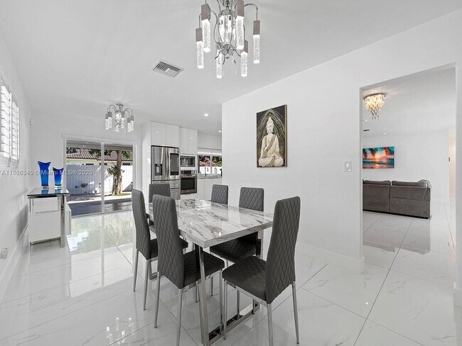Building Photo - 6951 Miami Lakeway S