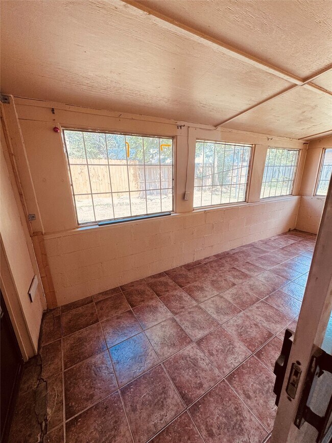 Building Photo - 14810 Rancho Vista Dr