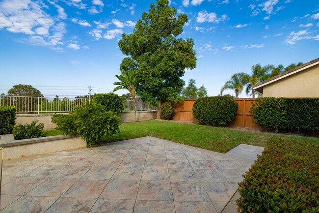 Building Photo - 3829 Via Del Rancho