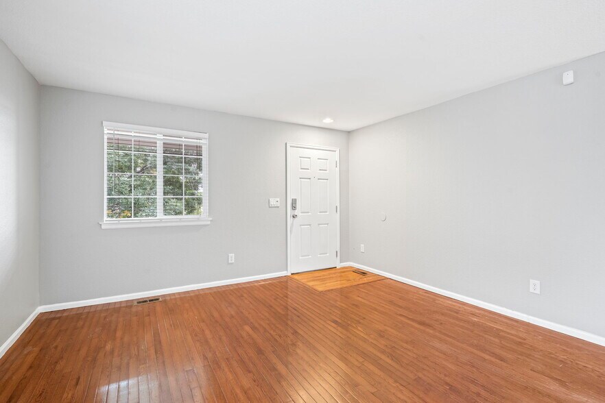 Building Photo - 637 N 48th Ave