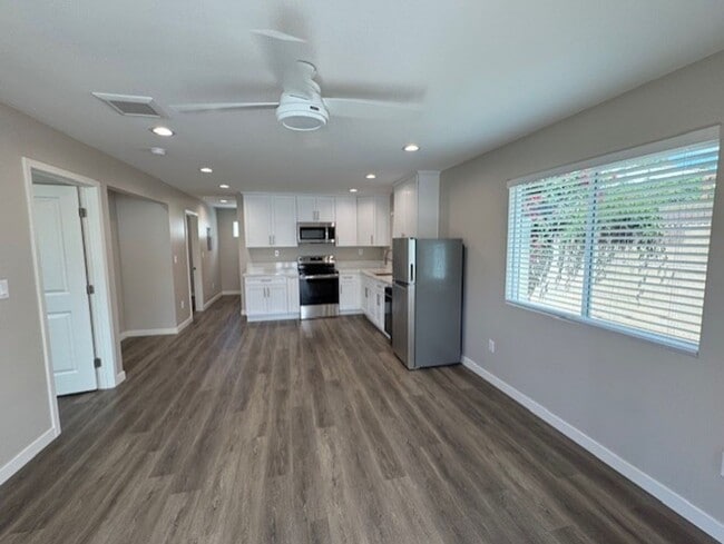 Building Photo - Modern-Brand New back house