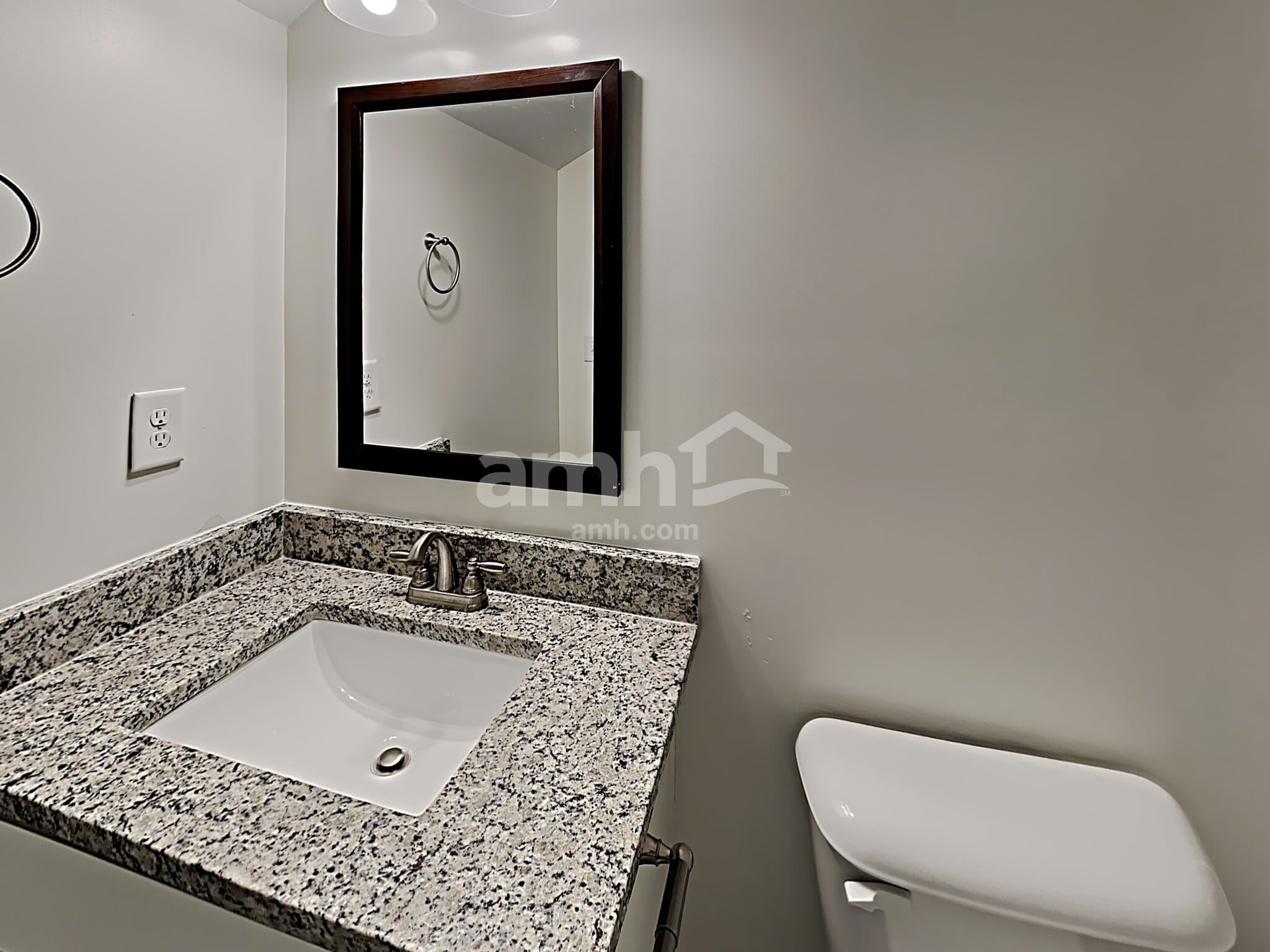 Building Photo - 260 Deodar Ln