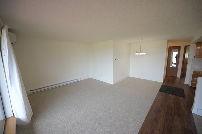 Building Photo - 2 bed 1 bath condo in 55+ community- ALL U...
