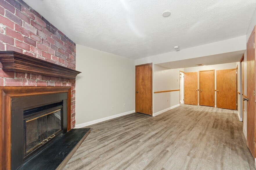 Building Photo - 217 Clearbrook Ct