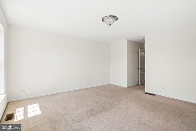 Building Photo - 396 Delmar St