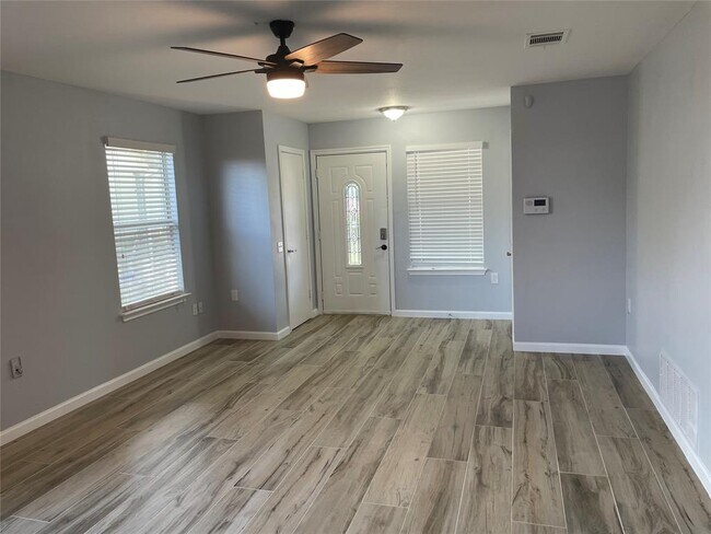 Building Photo - 3401 Sand Dunes Ave