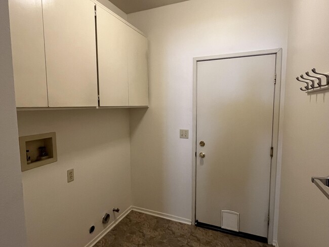 Building Photo - 40180 Eastwood Ln