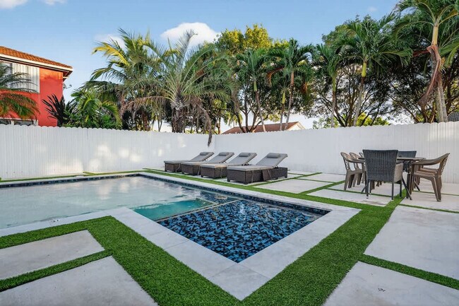 Building Photo - 5161 SW 159th Ct